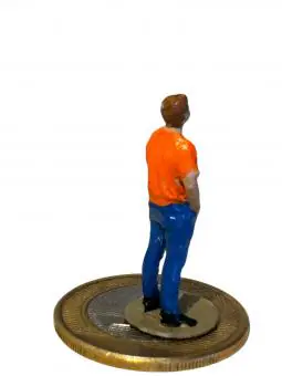 Homem em pé roupa sport