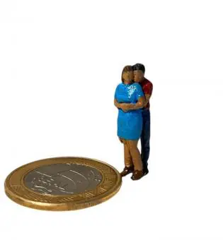 Casal abraçados