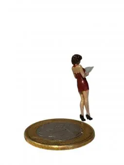 Mulher  com livro/notepad nas mãos