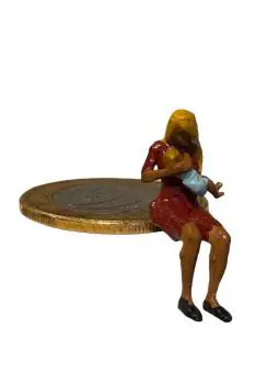 Mulher sentada c/ bebê no colo - Código 73
